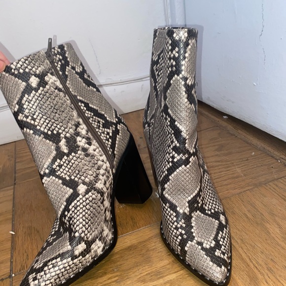 *NEVER USED* ALDO Snake Skin Boots (Size 10) - Picture 3 of 4